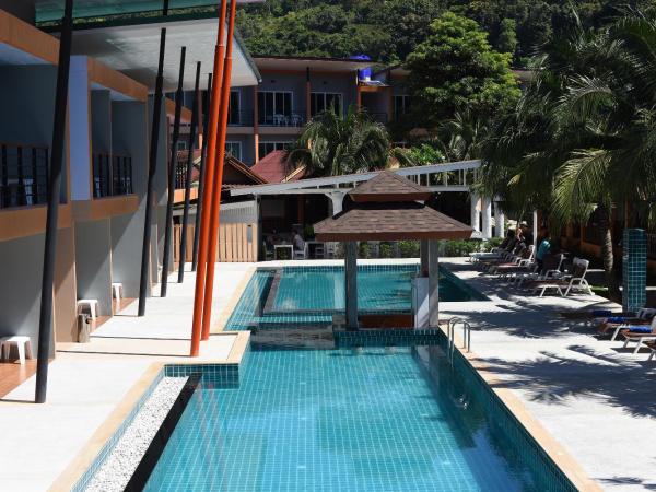 Phi Phi Anita Resort : photo 1 de la chambre chambre double deluxe - vue sur piscine