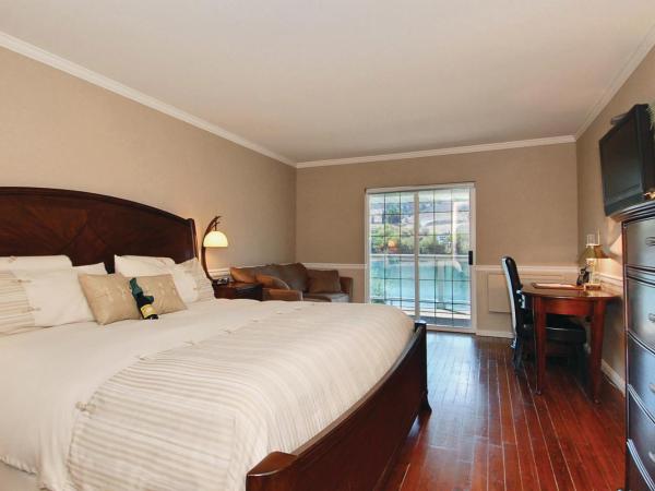 South Thompson Inn & Conference Centre : photo 8 de la chambre chambre lit king-size deluxe - vue sur rivière