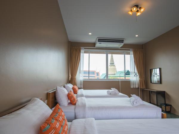 Feung Nakorn Balcony Rooms and Cafe : photo 1 de la chambre chambre familiale avec salle de bains commune