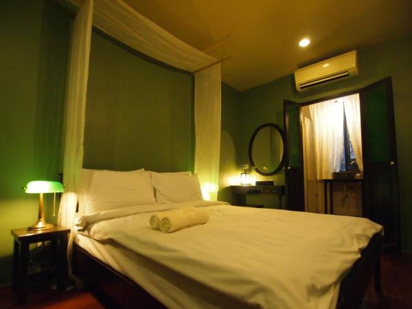 Niras Bankoc Hostel : photo 4 de la chambre chambre double avec salle de bains privative
