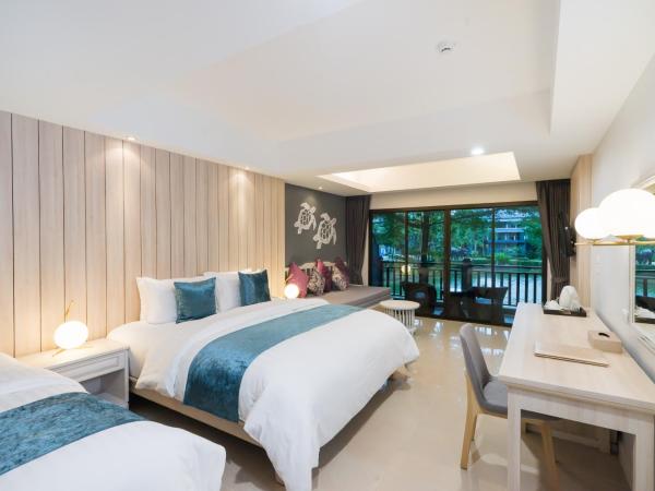 Khaolak Emerald Surf Beach Resort and Spa - SHA Extra Plus : photo 1 de la chambre grande chambre familiale de luxe