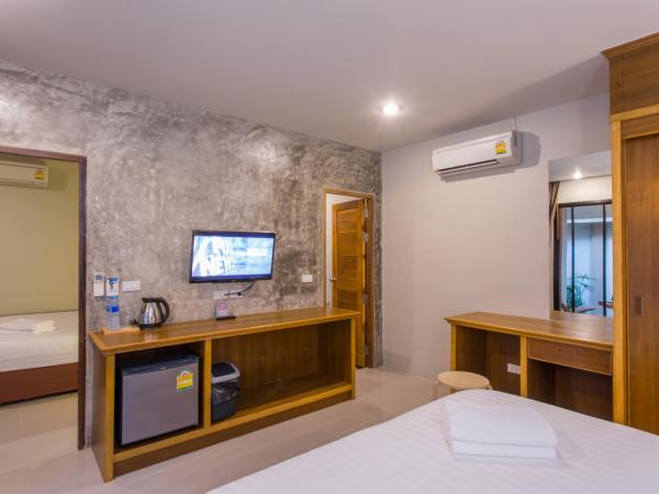 Light Khao Lak Resort : photo 2 de la chambre chambre familiale deluxe