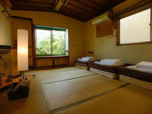 Air Osaka Hostel : photo 3 de la chambre chambre triple de style japonais avec salle de bains commune