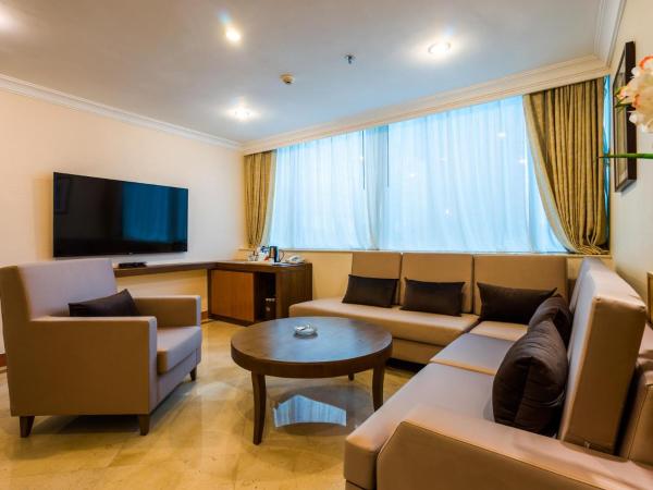China Mayors Plaza - Free shuttle between hotel and Exhibition Center during Canton Fair : photo 6 de la chambre suite deluxe avec lit king-size