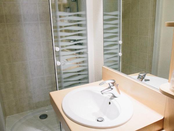 Hôtel Vert : photo 1 de la chambre chambre quadruple avec douche