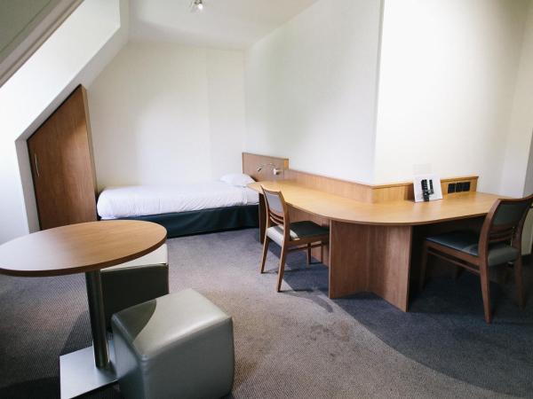 Hôtel Vert : photo 8 de la chambre chambre quadruple avec baignoire