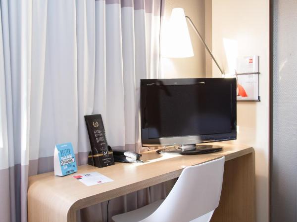 Ibis Toulouse Purpan Aeroport : photo 4 de la chambre chambre standard avec trois lits simples