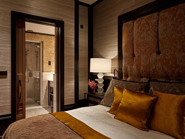 Hotel TwentySeven - Small Luxury Hotels of the World : photo 5 de la chambre suite tour de rêve