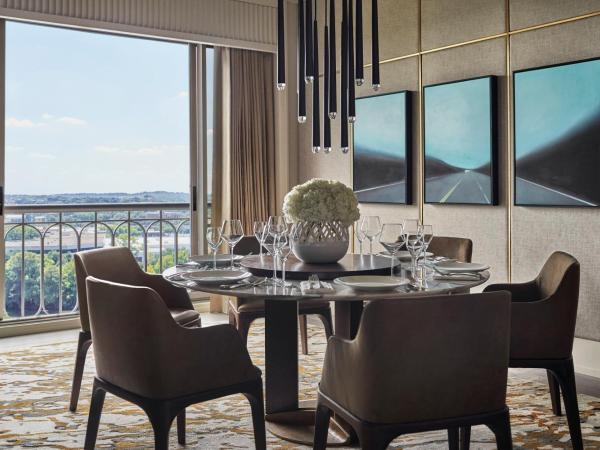 Four Seasons Hotel Austin : photo 8 de la chambre suite présidentielle lit king-size