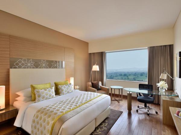 Radisson Gurugram Udyog Vihar : photo 6 de la chambre superior room with 1+1 imfl at the brew bar