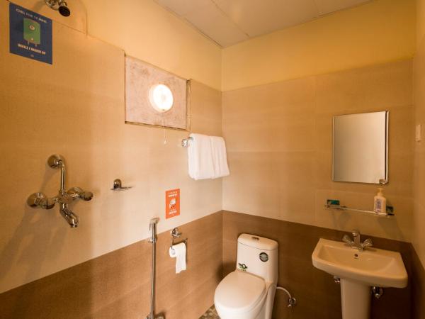 Zostel Pokhara : photo 6 de la chambre chambre double – vue sur lac