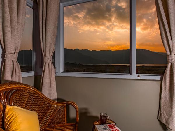 Zostel Pokhara : photo 4 de la chambre chambre double – vue sur lac