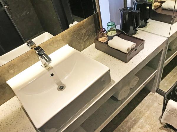 Paco Hotel Dongpu Guanghzou -Free Shuttle Bus for Canton Fair : photo 5 de la chambre chambre lit king-size affaires