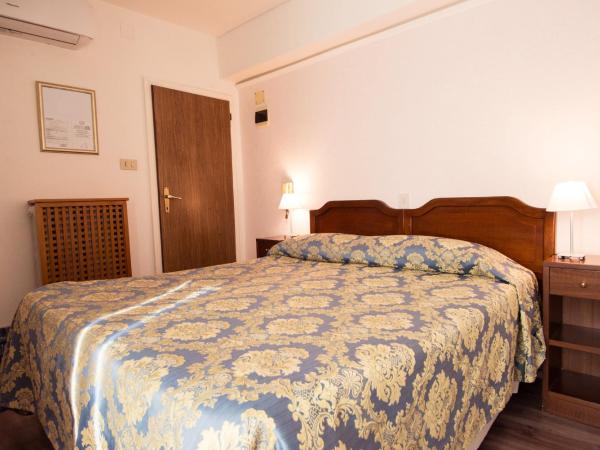 Albergo Casa Peron : photo 3 de la chambre chambre double ou lits jumeaux avec salle de bains commune