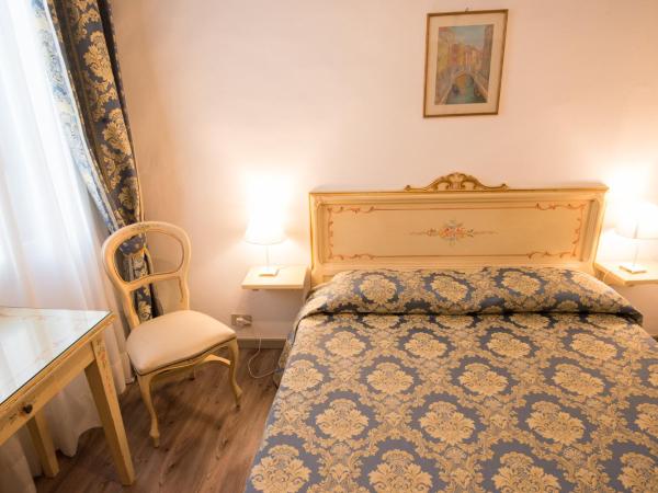 Albergo Casa Peron : photo 3 de la chambre chambre double ou lits jumeaux avec salle de bains privative