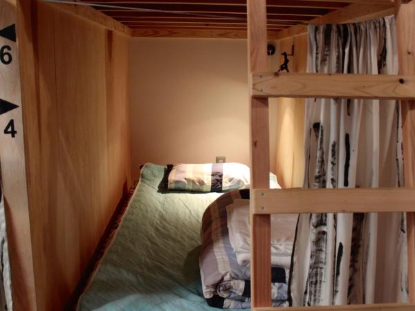 Kamagasaki University of the Arts Cafe Garden Guest House aka Cocoroom : photo 6 de la chambre chambre familiale avec salle de bains commune