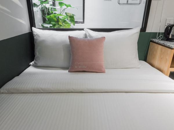 Bunk & Bilik Hotel Jalan Ipoh : photo 2 de la chambre chambre lit queen-size supérieure avec fenêtre