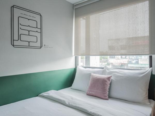 Bunk & Bilik Hotel Jalan Ipoh : photo 8 de la chambre chambre lit queen-size supérieure avec fenêtre