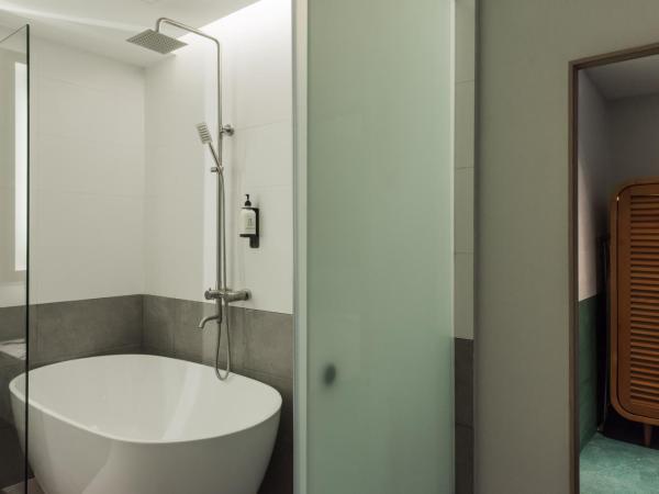 Bunk & Bilik Hotel Jalan Ipoh : photo 7 de la chambre suite lit king-size