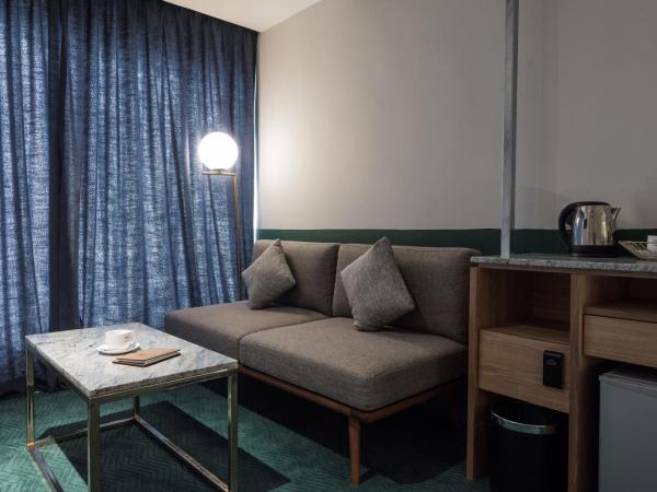 Bunk & Bilik Hotel Jalan Ipoh : photo 4 de la chambre suite lit king-size