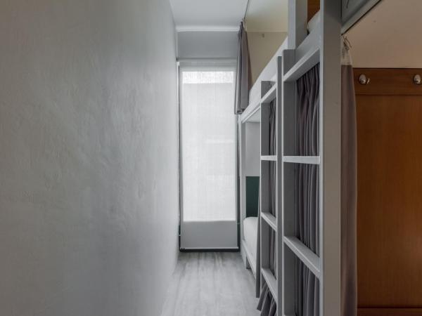 Bunk & Bilik Hotel Jalan Ipoh : photo 3 de la chambre lit superposé simple dans dortoir réservé aux femmes