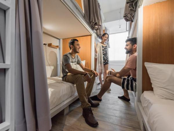 Bunk & Bilik Hotel Jalan Ipoh : photo 8 de la chambre lit queen-size superposé dans dortoir mixte