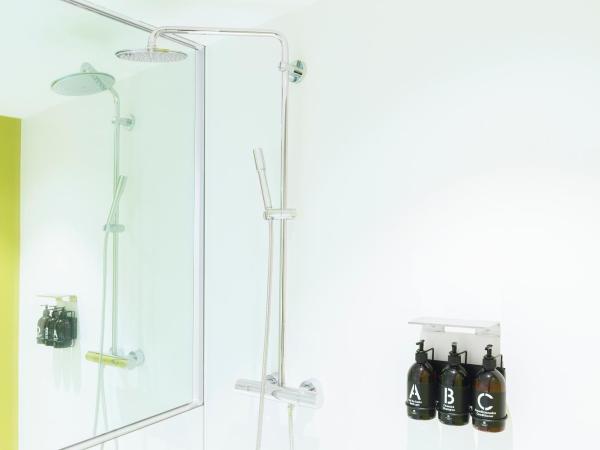 Hotel Rec Barcelona - Adults Only : photo 2 de la chambre chambre double ou lits jumeaux deluxe supérieure