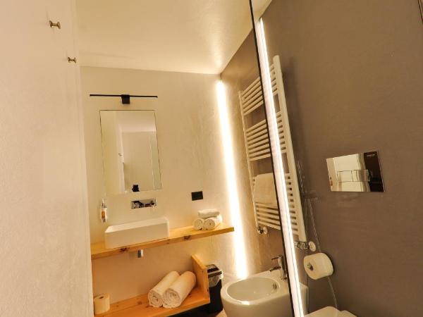Maison Bionaz Ski & Sport : photo 9 de la chambre deluxe double room with hot tub and balcony