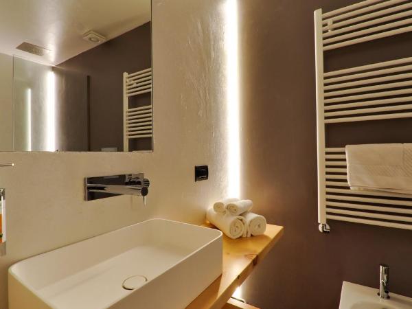 Maison Bionaz Ski & Sport : photo 8 de la chambre deluxe double room with hot tub and balcony
