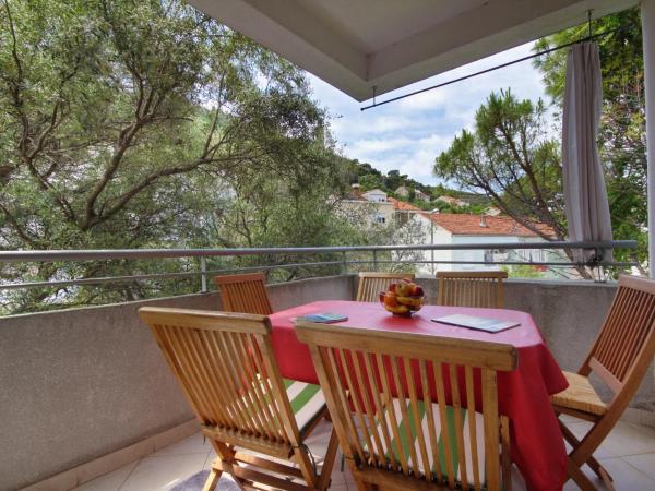 Vukosav Family Apartments and Rooms : photo 1 de la chambre studio avec terrasse