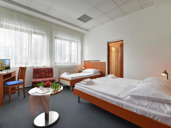 EA Hotel Populus : photo 9 de la chambre chambre triple