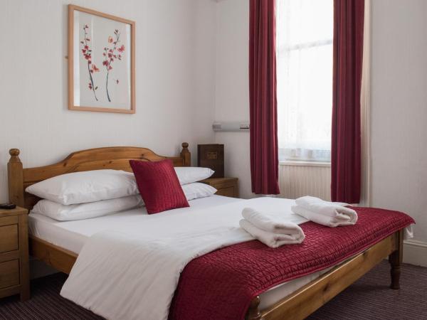 St Athans Hotel : photo 3 de la chambre chambre double avec salle de bains privative