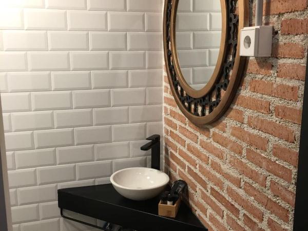 LaNave : photo 9 de la chambre chambre lits jumeaux avec salle de bains privative