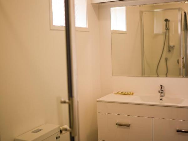 Alpers Lodge & Conference Centre : photo 3 de la chambre chambre lit queen-size 