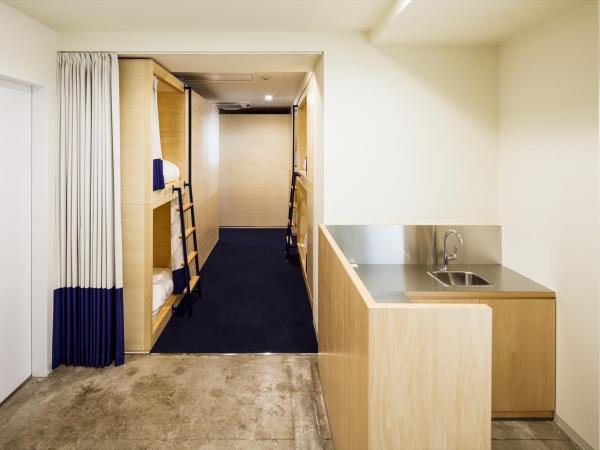 The Share Hotels Lyuro Tokyo Kiyosumi : photo 2 de la chambre lit superposé dans dortoir mixte