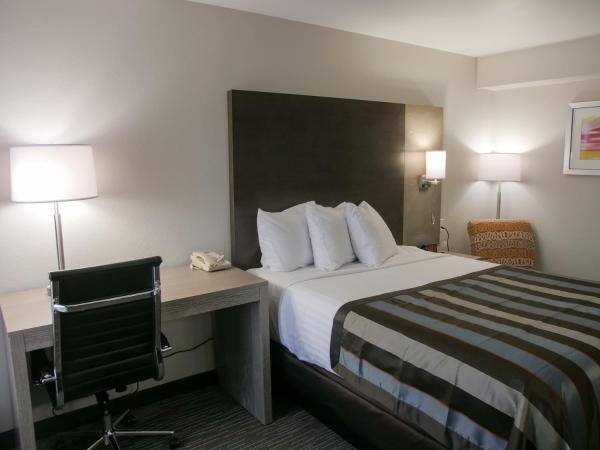 Wingate by Wyndham Louisville Airport Expo Center : photo 5 de la chambre queen room - non-smoking - highway view