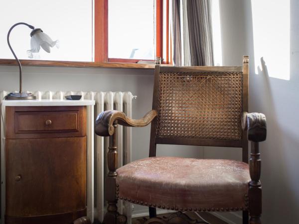 Eric the Red Guesthouse : photo 2 de la chambre chambre simple avec salle de bains privative