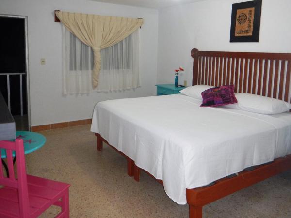 Blue Coconut Cancun Hotel : photo 4 de la chambre chambre lit king-size deluxe