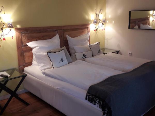 Pension Prinz : photo 1 de la chambre chambre double avec balcon