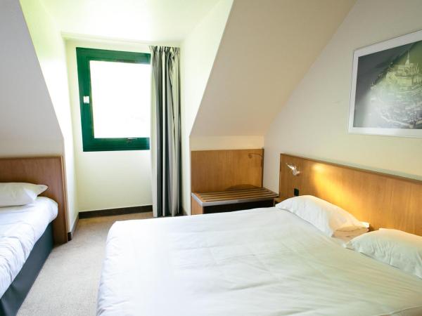 Hôtel Vert : photo 7 de la chambre chambre triple (1 lit double et 1 lit simple)