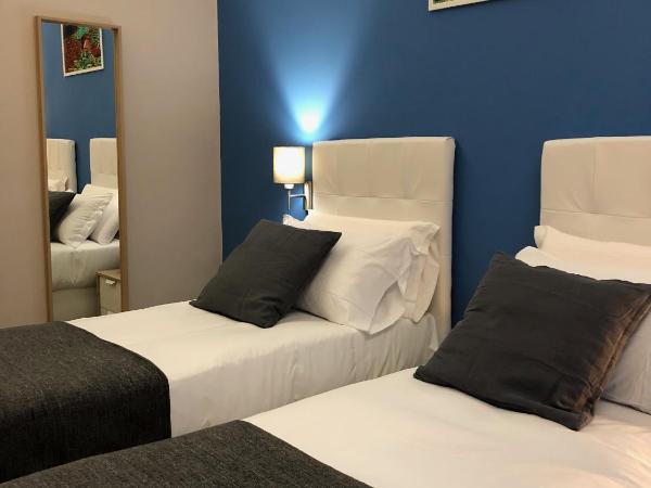 La Casa di Giorgio B&B : photo 6 de la chambre chambre double ou lits jumeaux - vue partielle sur mer