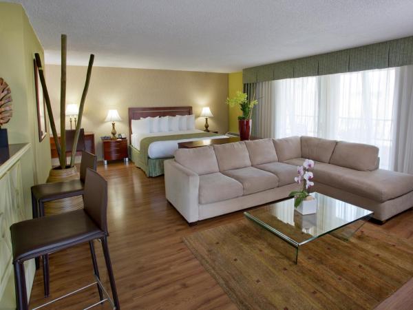Ramada Plaza by Wyndham Waikiki : photo 2 de la chambre suite studio lit king-size - non-fumeurs