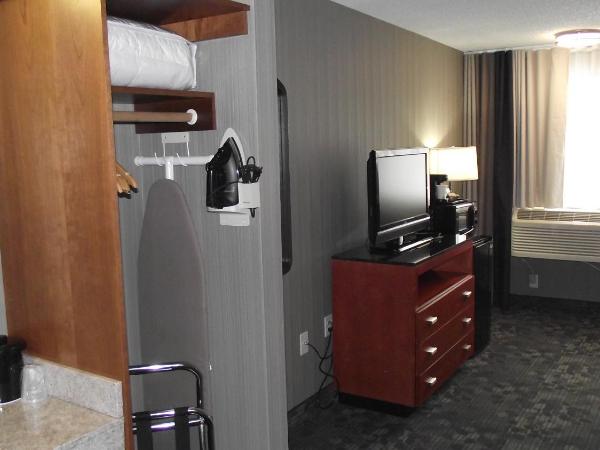Country Inn & Suites by Radisson, Delta Park North Portland : photo 3 de la chambre chambre lit king-size