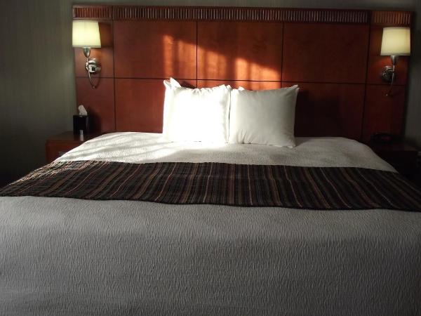 Country Inn & Suites by Radisson, Delta Park North Portland : photo 2 de la chambre chambre lit king-size