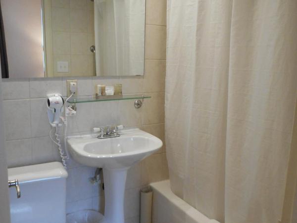 Hotel St-Denis : photo 10 de la chambre chambre lit king-size