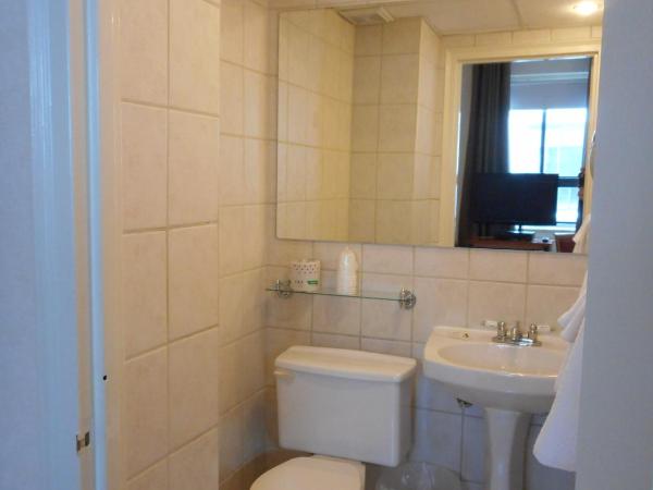 Hotel St-Denis : photo 9 de la chambre chambre deluxe avec 2 lits doubles