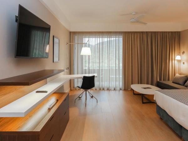 Crete Golf Club Hotel : photo 4 de la chambre suite junior - vue sur parcours de golf et montagne