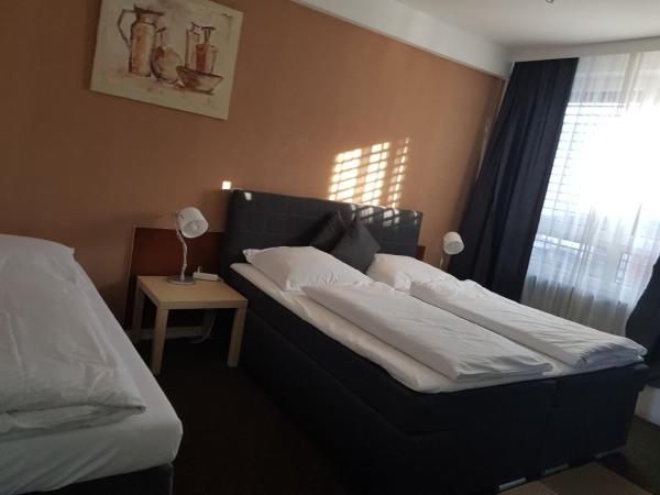 Hotel Wandsbek Hamburg : photo 10 de la chambre chambre triple