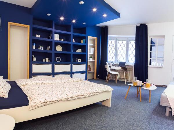 Internesto Brno : photo 7 de la chambre chambre quadruple avec salle de bains commune