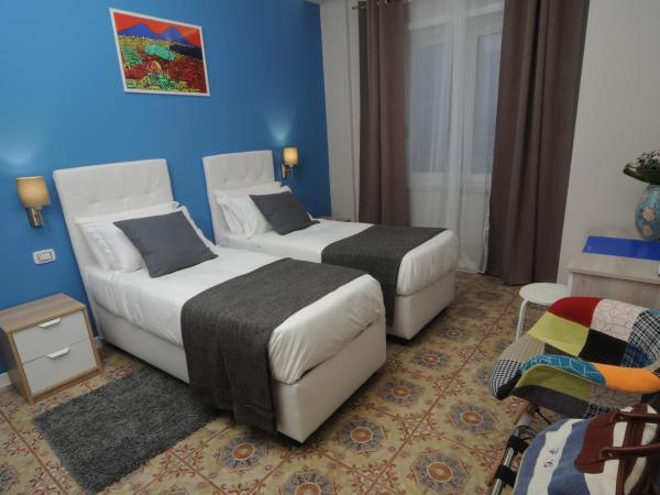 La Casa di Giorgio B&B : photo 3 de la chambre chambre double ou lits jumeaux - vue partielle sur mer